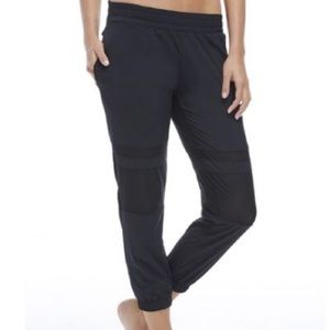 Fabletics Blk Brighton jogger pant size Med.